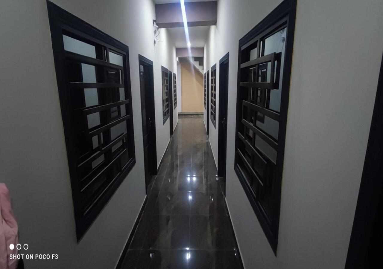 Al Qadir Residence Multan Esterno foto