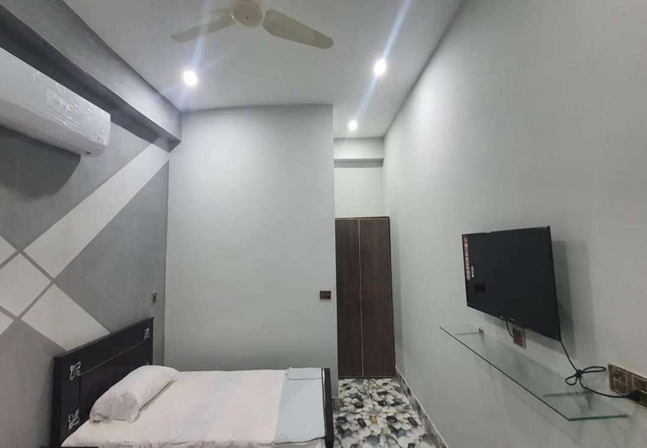 Al Qadir Residence Multan Esterno foto